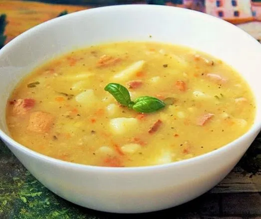 Ile kalorii ma zupa grochowa? Odkryj kaloryczność i zdrowe alternatywy na każdy dzień