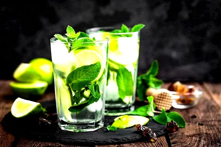 Ile kalorii mają drinki? Odkryj zaskakujące różnice w kaloryczności ulubionych trunków!