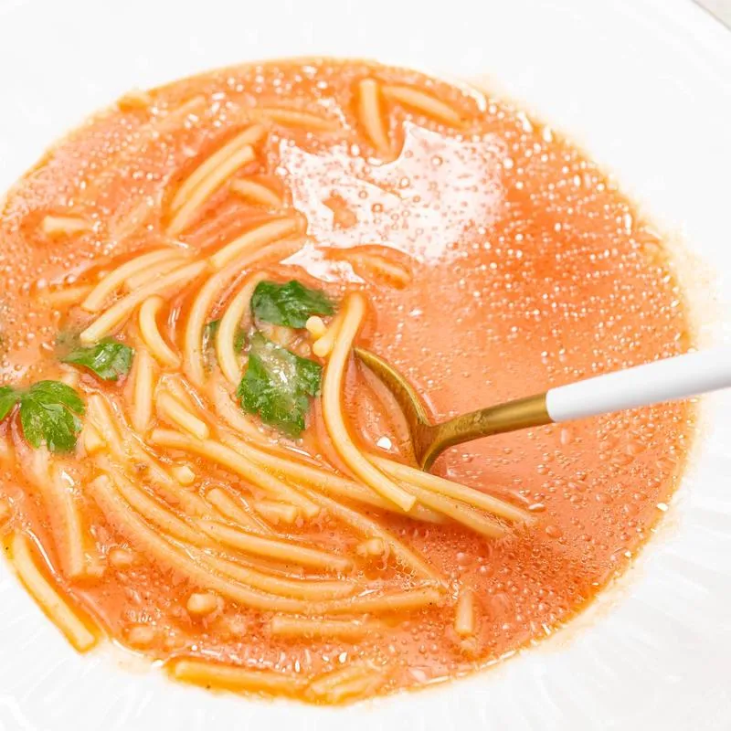 Jak długo zupa pomidorowa może stać w lodówce? Porady na uniknięcie zepsucia i marnotrawstwa