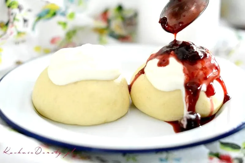 Jak skutecznie podgrzać kluski na parze w piekarniku, aby zachowały wilgoć?