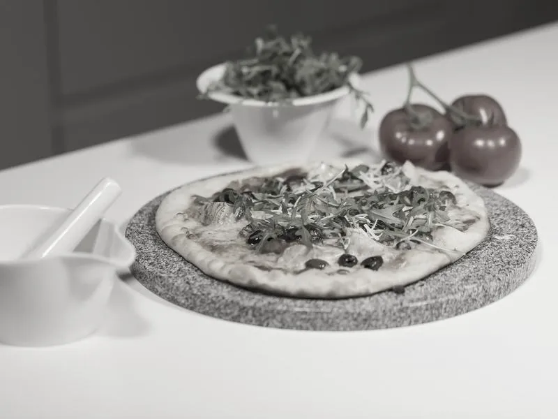 Jak upiec pizzę na kamieniu? Unikaj tych 7 błędów
