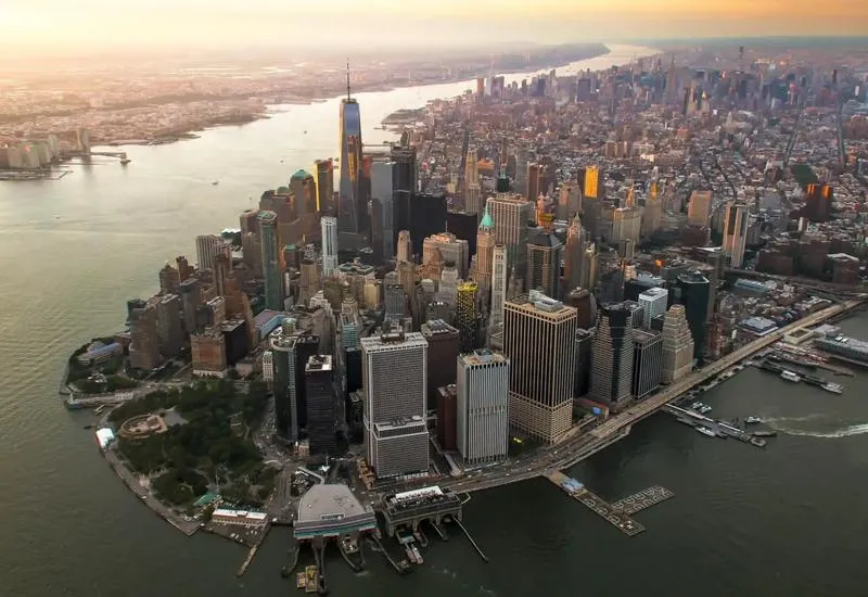 Manhattan drink: Historię i sekrety idealnego koktajlu odkryjesz tu!