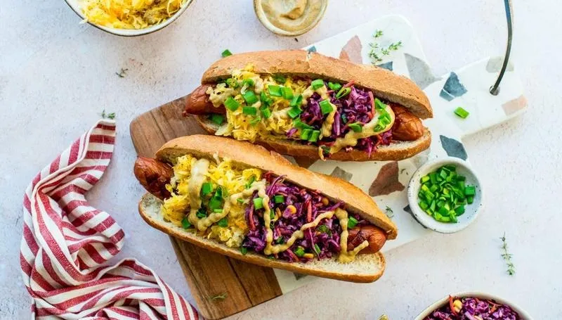 Najlepsza kiełbasa do hot dogów – wybierz soczystą i aromatyczną