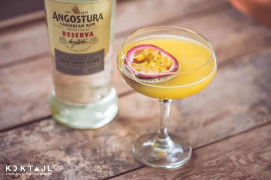 Najlepsze drinki z marakują: 7 przepisów pełnych tropikalnego smaku