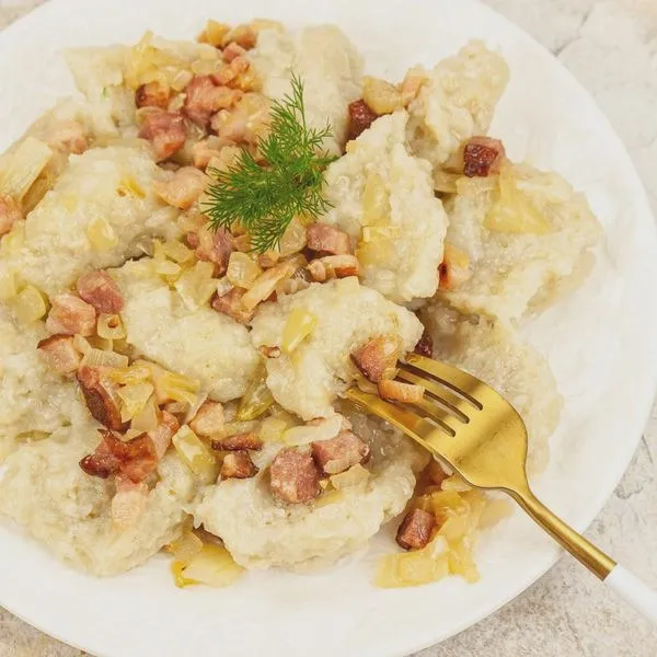 Odkryj smak dzieciństwa: jak zrobić szare kluski w prosty sposób