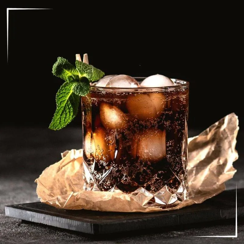 Odkryj świeże smaki: proste przepisy na pyszne drinki z whisky, które musisz spróbować