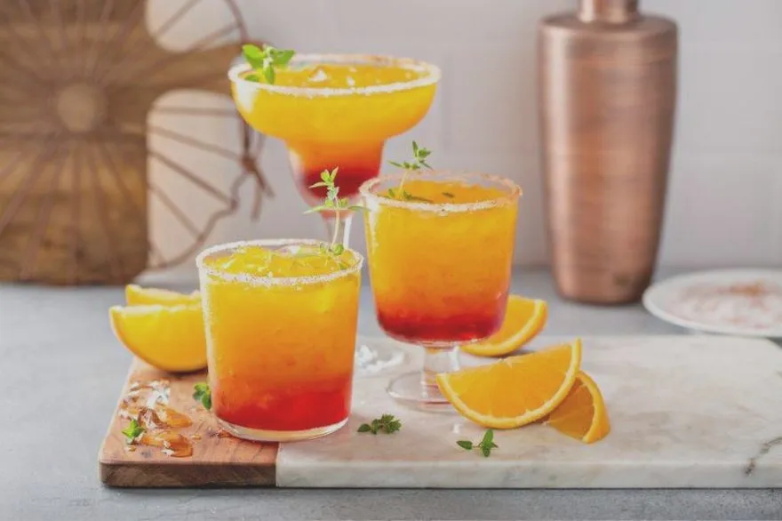 Pyszne drinki z grenadiną, które zachwycą twoje podniebienie: proste przepisy i inspiracje