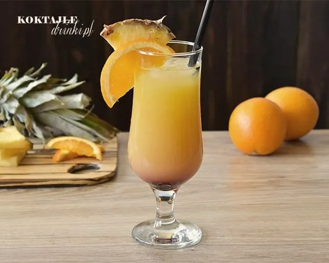 Pyszne drinki z sokiem ananasowym i wódką – 7 prostych przepisów na każdą okazję