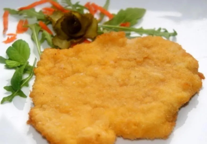 Pyszny sznycel drobiowy z jajkiem – szybki przepis na smaczny obiad dla całej rodziny