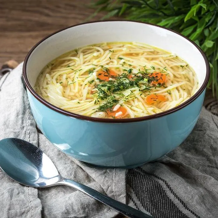 Rosół – polska zupa o niezwykłym znaczeniu w naszej tradycji kulinarnej