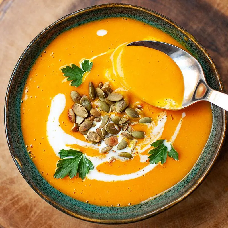 Sekrety idealnie gładkiej i pysznej zupy dyniowej krem – jak ją przygotować?