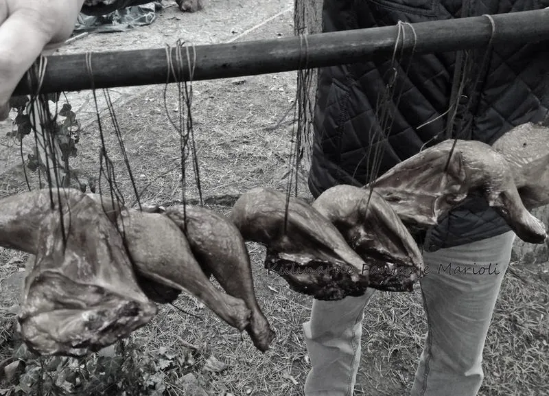 Sekrety wędzenia: jak uzyskać soczyste udka z kurczaka o pełnym smaku i aromacie