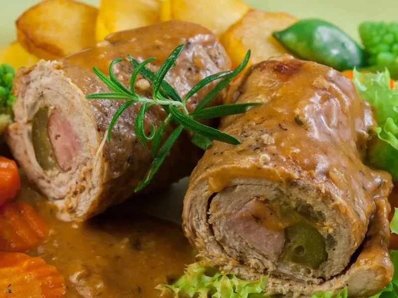 Soczyste roladki z wieprzowiny: Odkryj sprawdzony przepis na wyjątkowy obiad