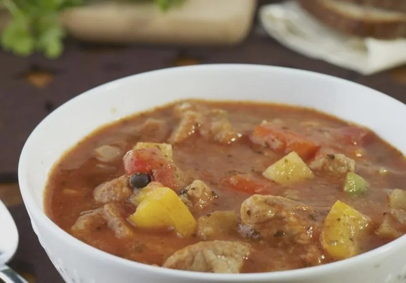 Zupa gulaszowa – prosty przepis na pyszne danie, które rozgrzeje każdego
