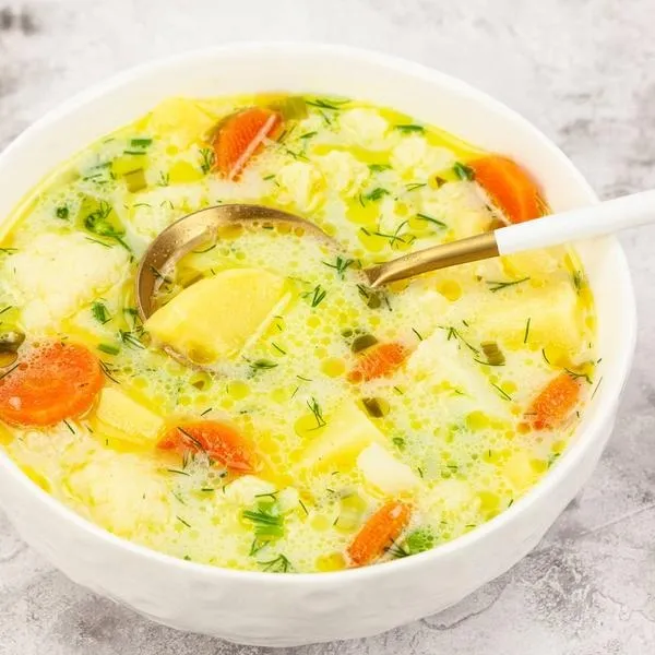Zupa kalafiorowa jak u babci – powrót do smaków dzieciństwa w prostym przepisie