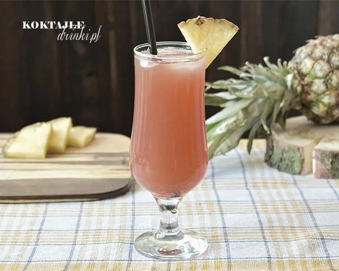 Drink z sokiem ananasowym
