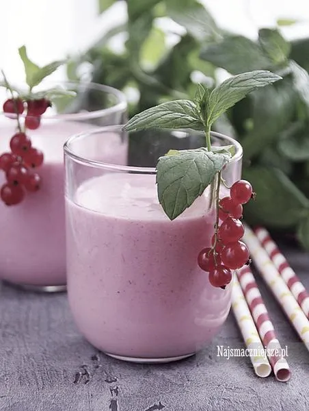 Drink z sokiem porzeczkowym