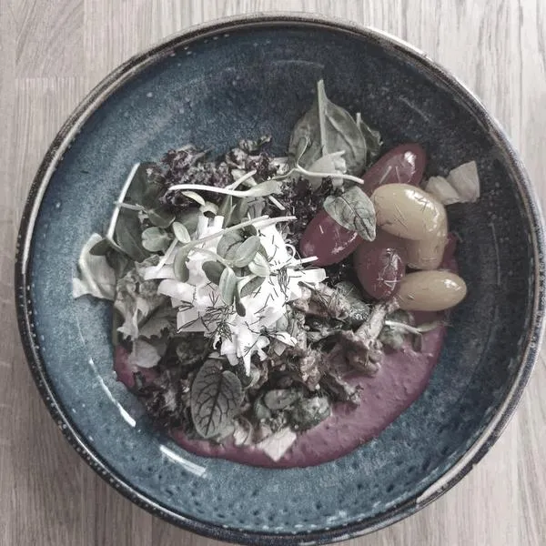 Letnie sałatki z owocami