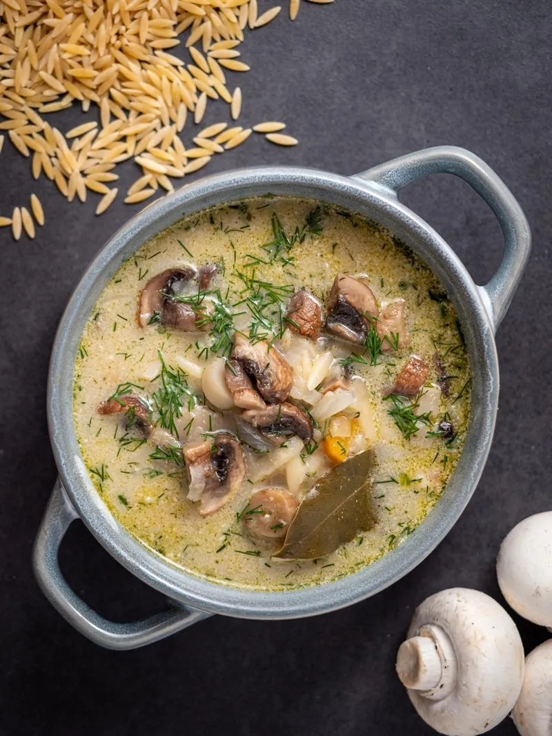 Niskokaloryczne przepisy na zupę