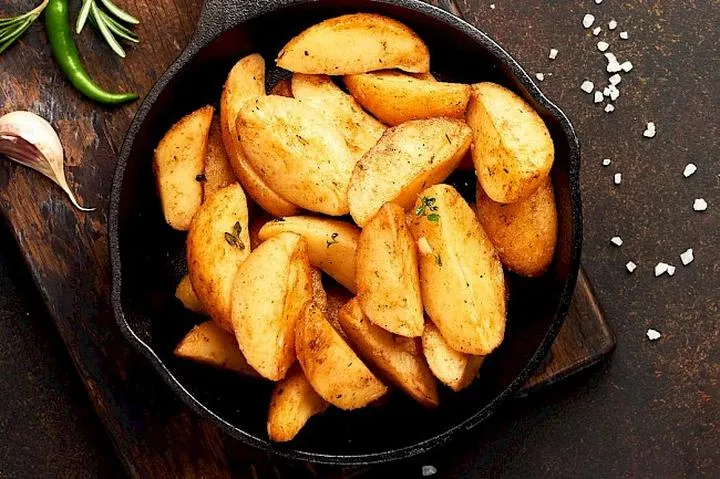 Porównanie frytek z mąki i tradycyjnych