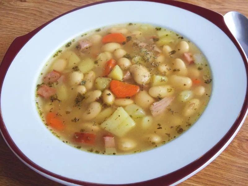 Przepisy na zupę fasolową