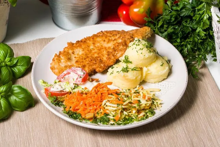 Sezonowe sałatki z lokalnych produktów