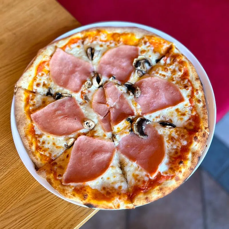 Wpływ składników na wagę pizzy